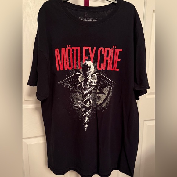 Official Motley Crew Tee - Picture 3 of 4